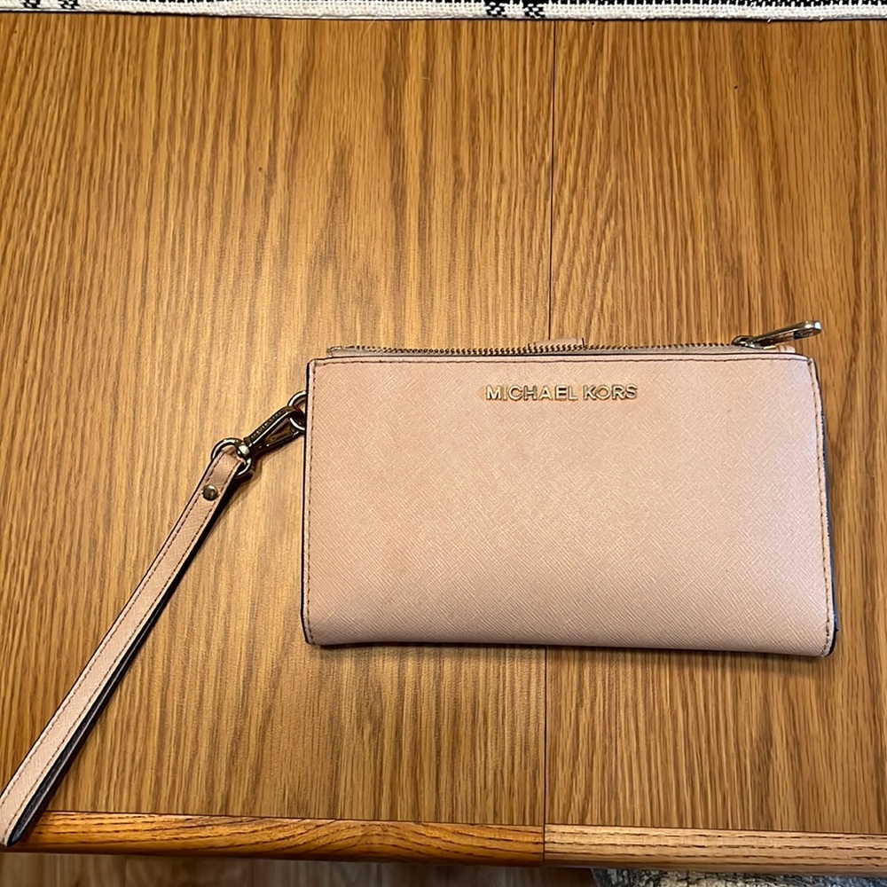 slightly used micheal kors pink wallet